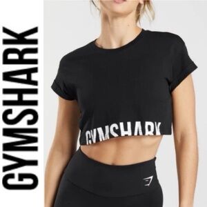 GYMSHARK SIZE BLACK FRACTION CROP TOP